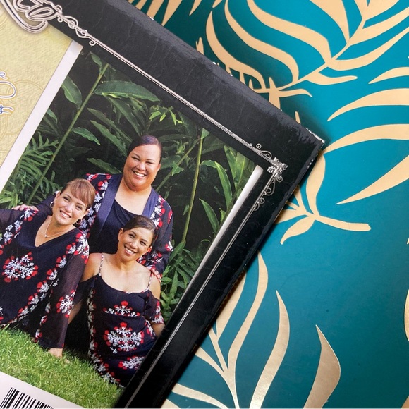 AUTOGRAPHED Na Leo CD, Where I Live There Are Rainbows 2006 - Picture 9 of 12